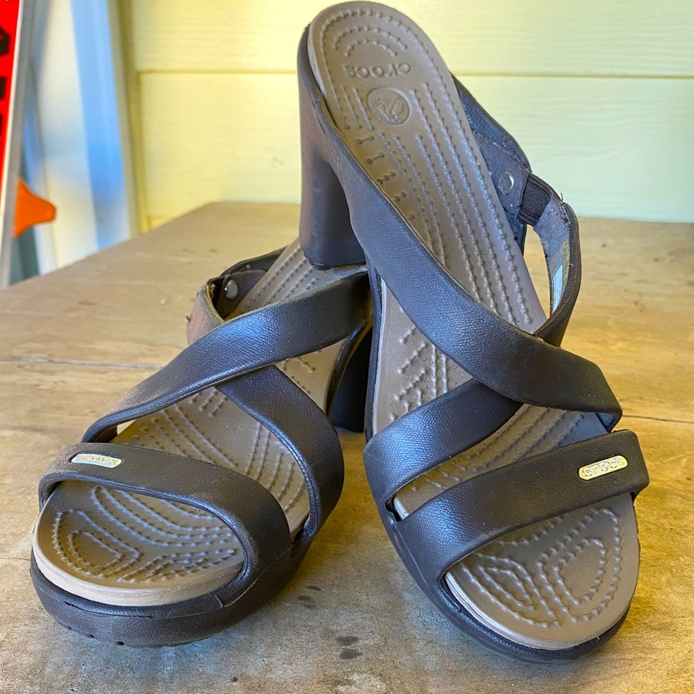 Crocs Cyprus comfort heel brown and tan W7